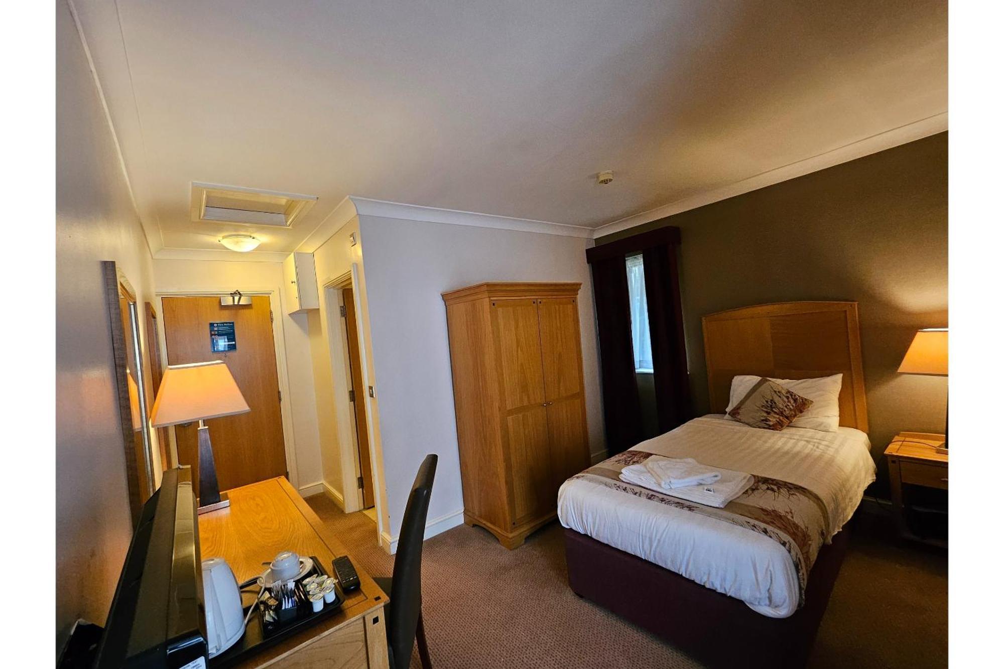 Oyo Blaby Westfield Hotel Лестър Екстериор снимка
