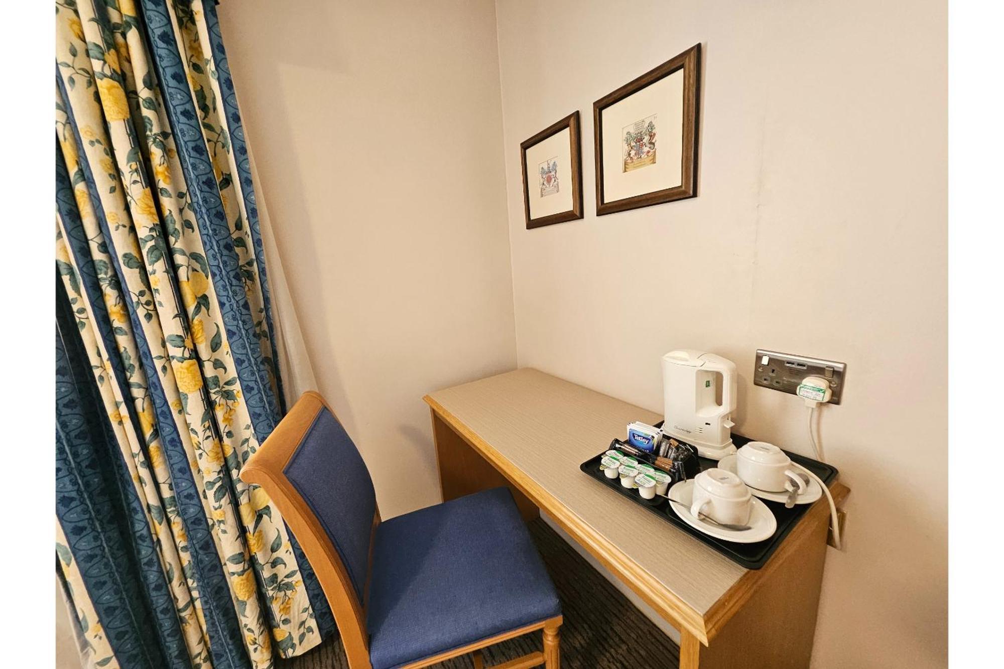Oyo Blaby Westfield Hotel Лестър Екстериор снимка