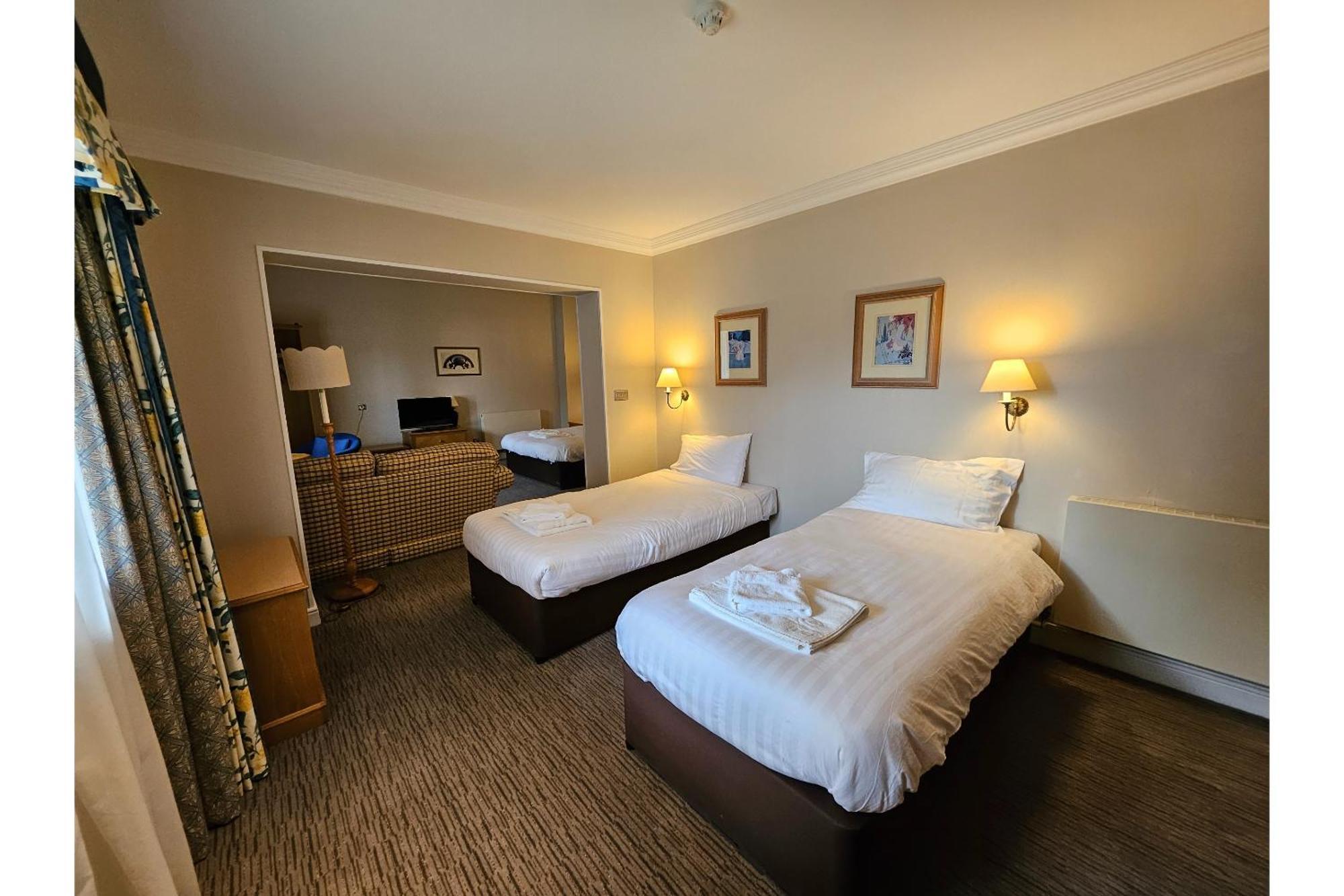 Oyo Blaby Westfield Hotel Лестър Екстериор снимка
