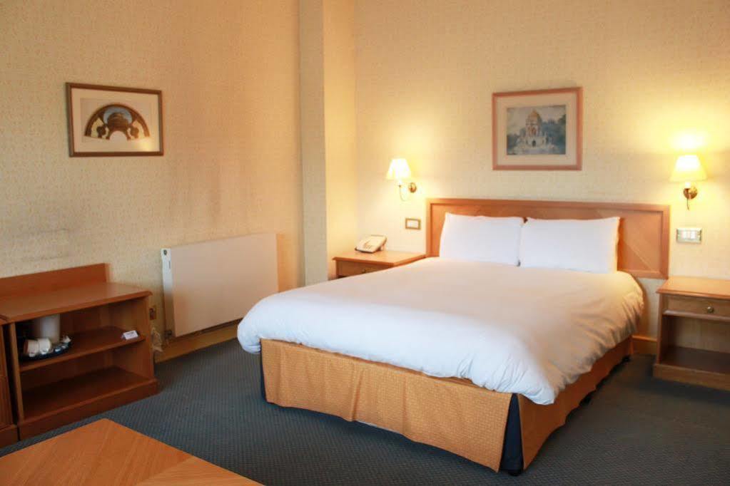Oyo Blaby Westfield Hotel Лестър Екстериор снимка